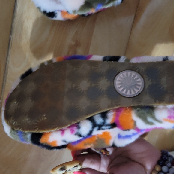 Ugg Multi Color Fluff Slide - Picture 3 of 6